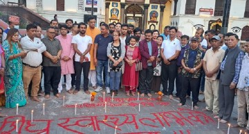 प्रदीप गिरिको शिघ्र स्वास्थ्यलाभको कामना गर्दै पशुपतिमा दीप प्रज्वलन