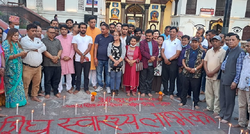 प्रदीप गिरिको शिघ्र स्वास्थ्यलाभको कामना गर्दै पशुपतिमा दीप प्रज्वलन